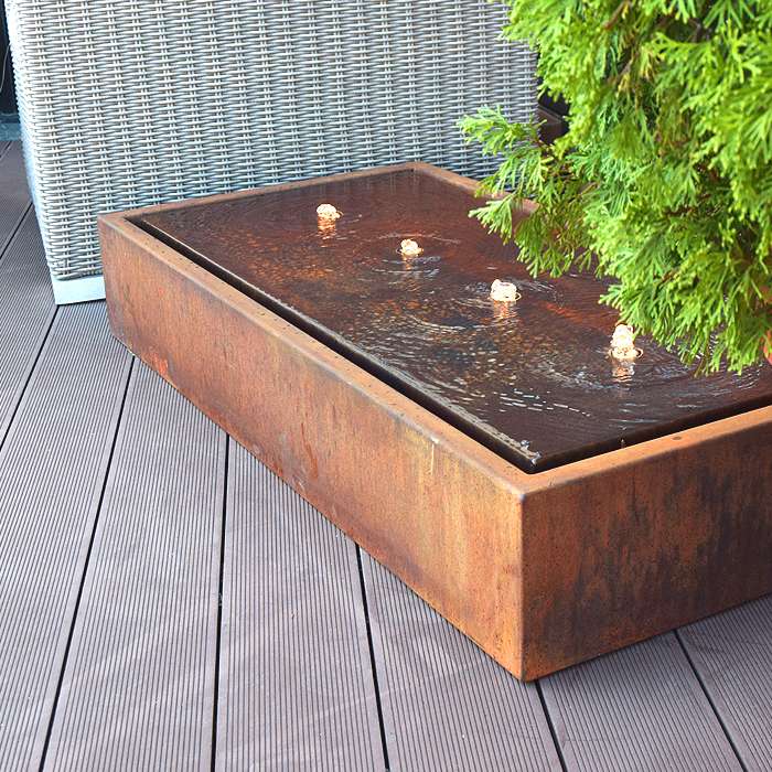 Fontaine en acier corten plate longue