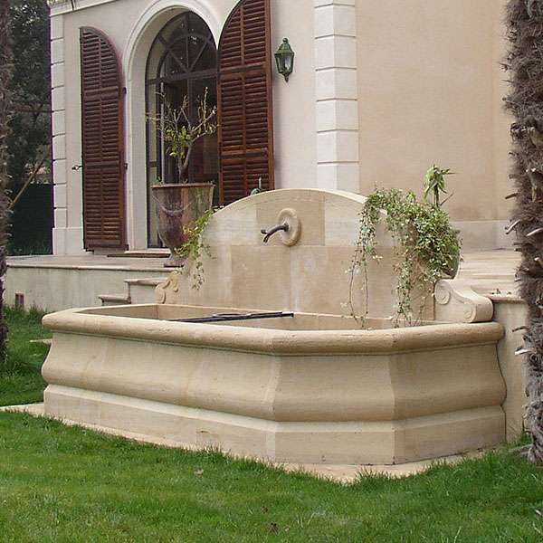 Starožitná stena fontány fontána gordes