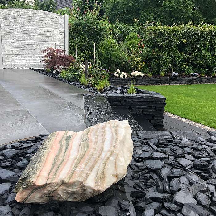 gartenbrunnnen-quellsteinbrunnen-soelker-marmor-set60-02flach-findling