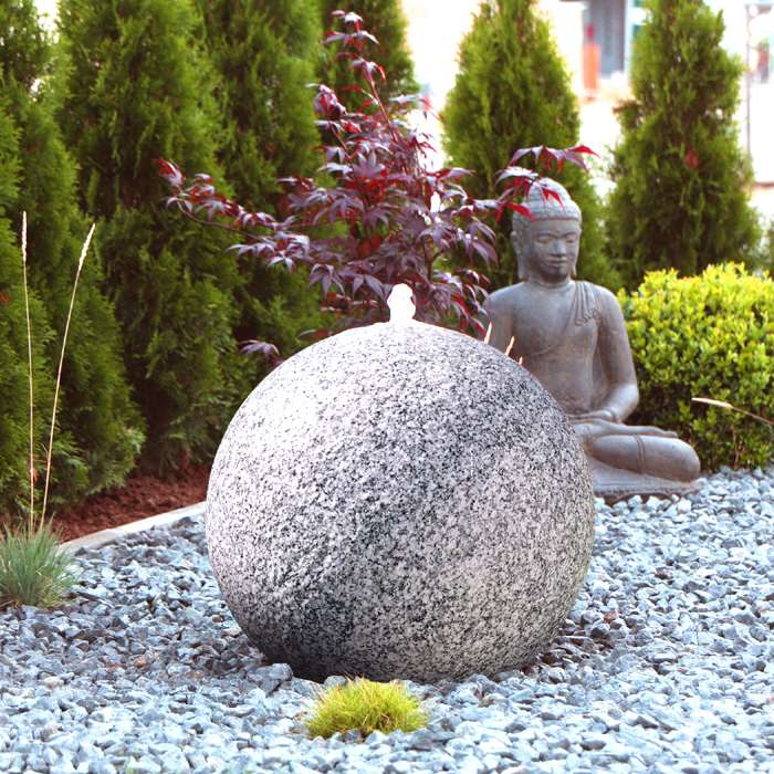 Fontana a sfera in granito 