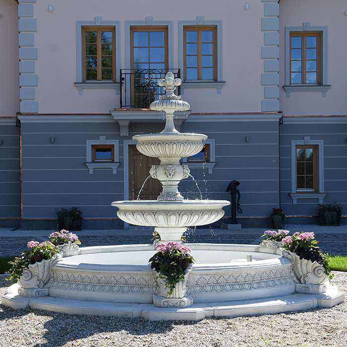 Antique fountain fountain fontana milano